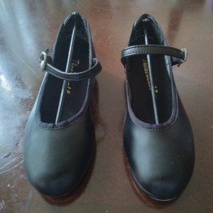 Toddler size 9 tap shoes